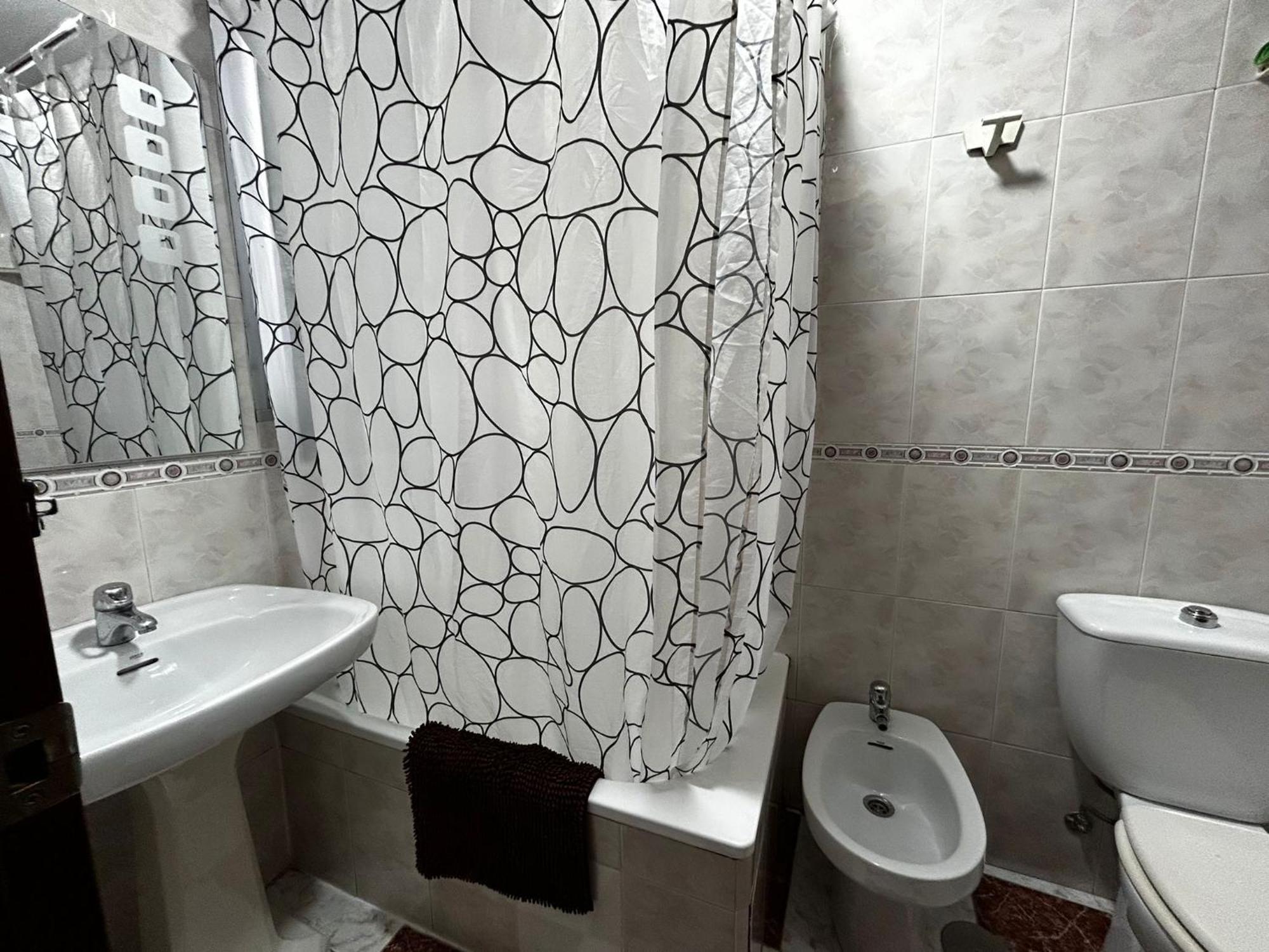 Santa Isabel Low Cost Rooms In Private House Seville Room photo