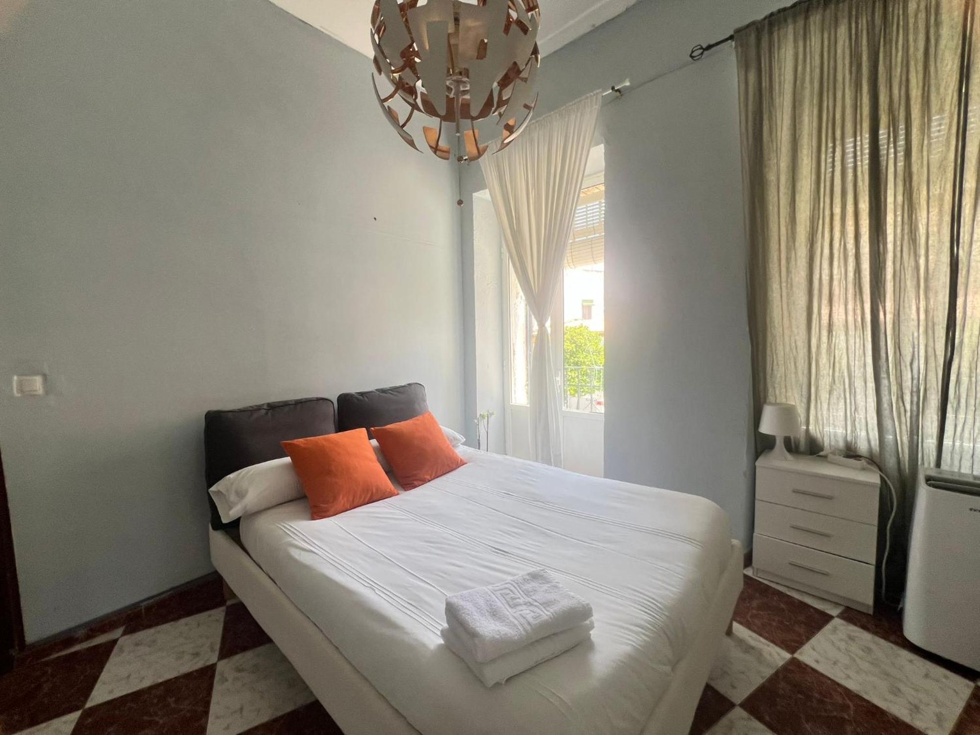 Santa Isabel Low Cost Rooms In Private House Seville Room photo