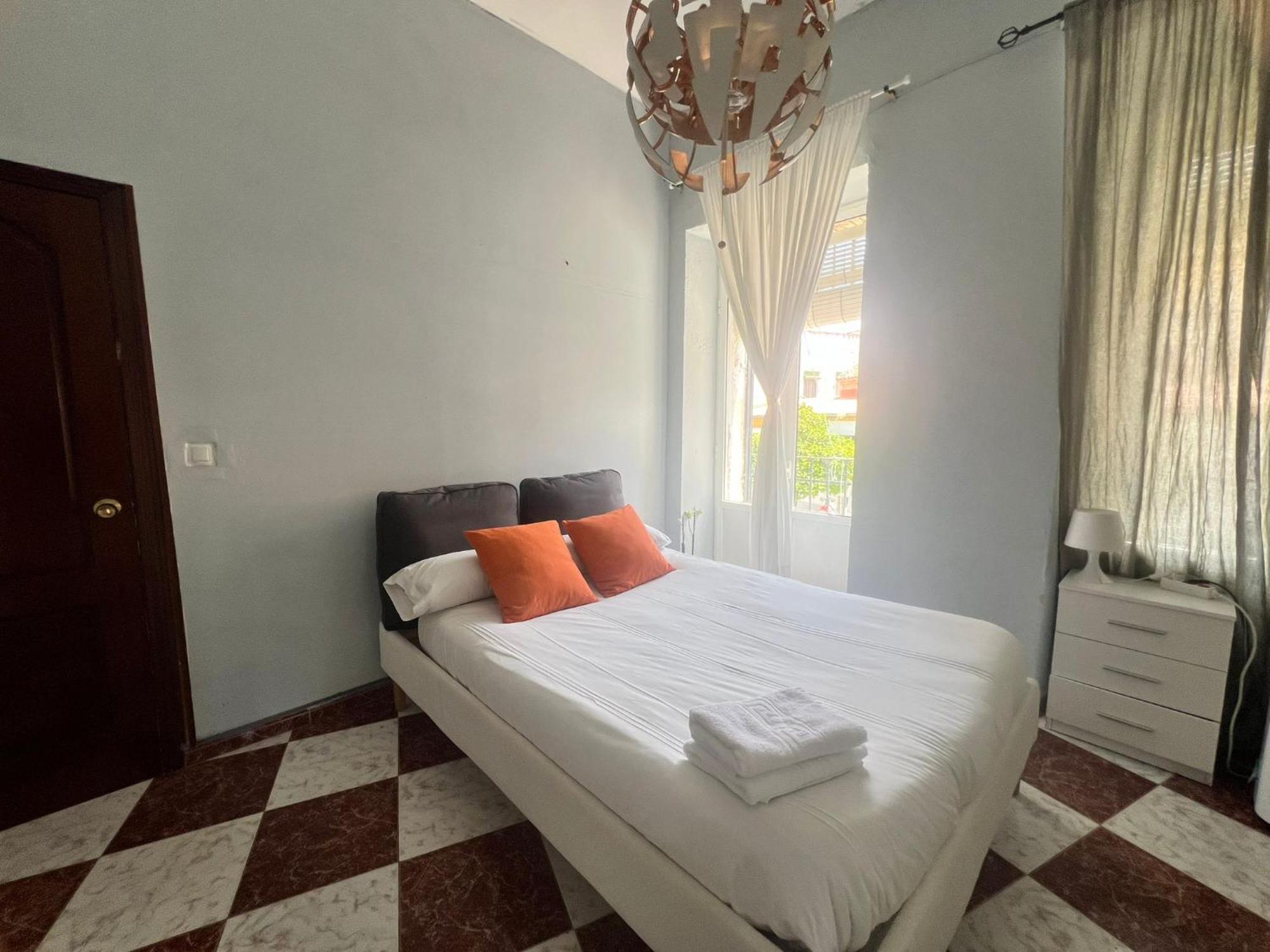 Santa Isabel Low Cost Rooms In Private House Seville Room photo